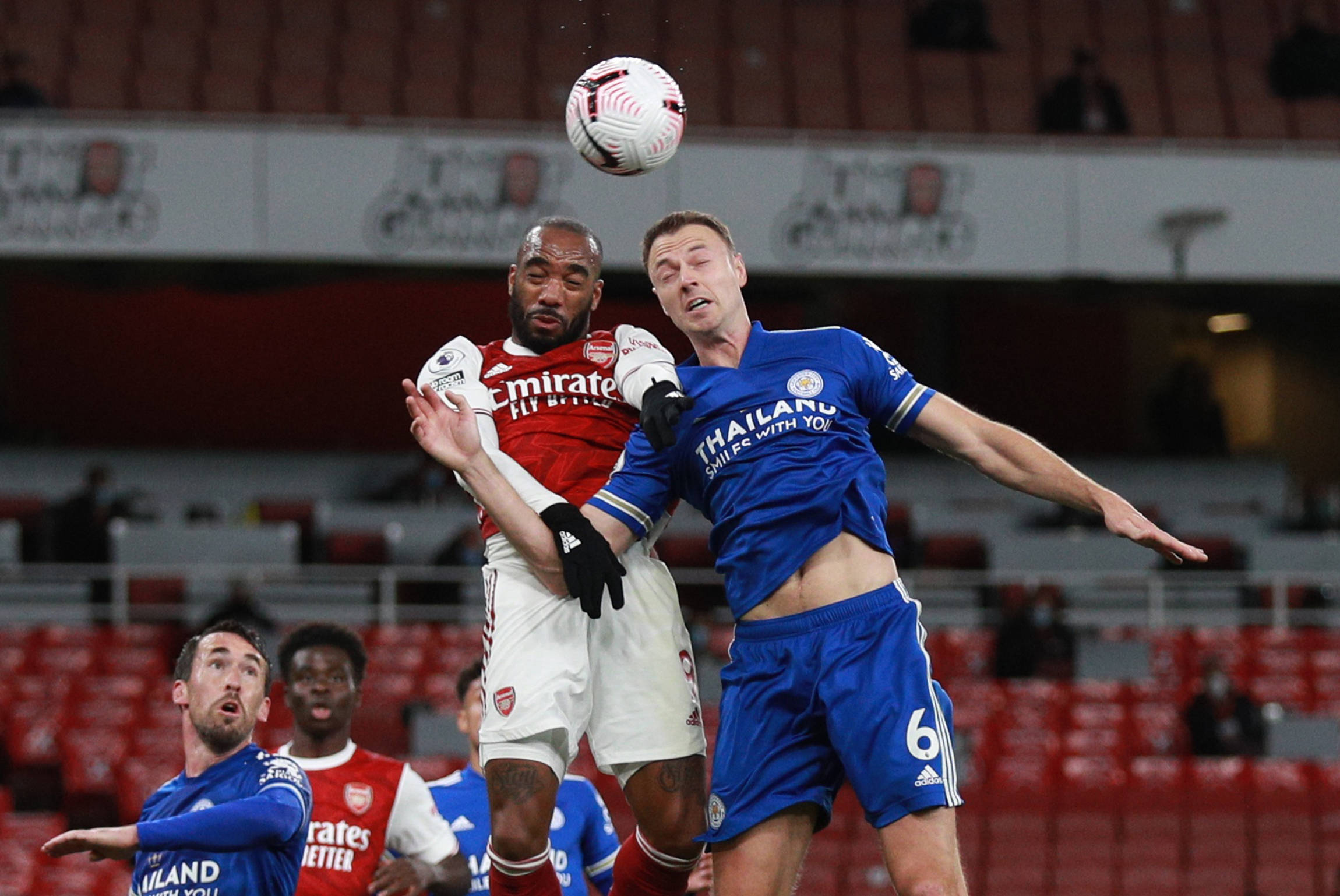 她在游泳方 她在游泳方